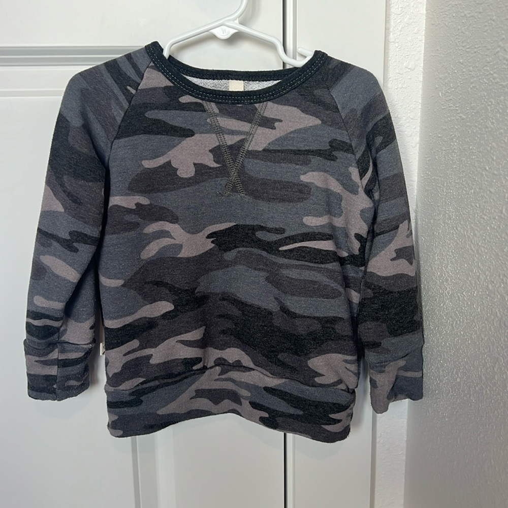 Childhood black, camo sweatshirt